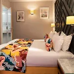 Otel Des Arts Montmartre 4*