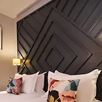 Des Arts Montmartre Otel