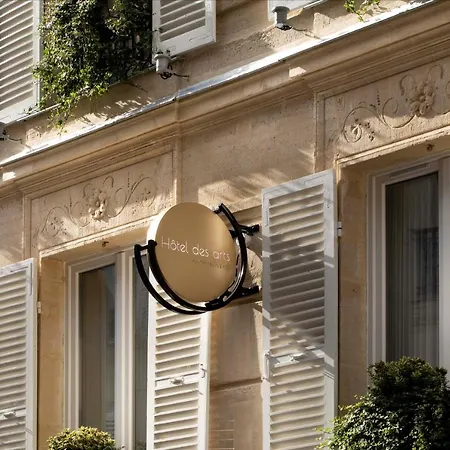 Des Arts Montmartre פריז
