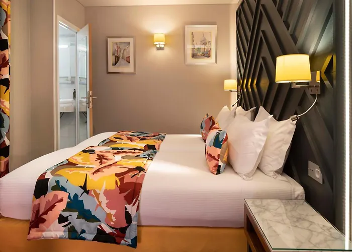 Hotel Des Arts Montmartre 4*