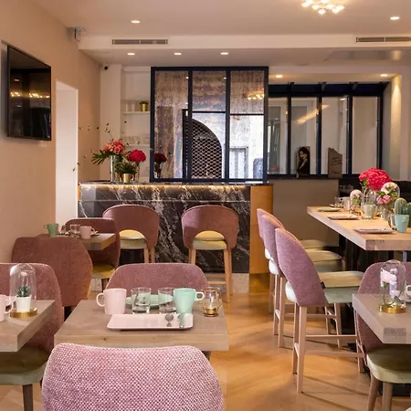 Hotel Des Arts Montmartre Paris